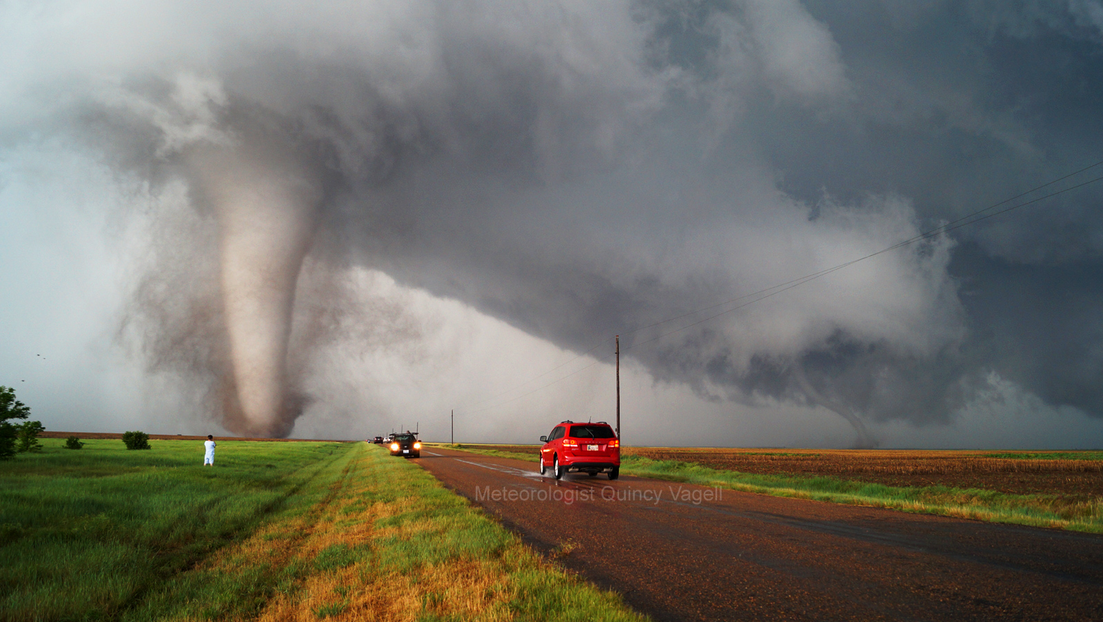 Tornadoes Near Dodge City: May 24, 2016 – Meteorologist Quincy Vagell